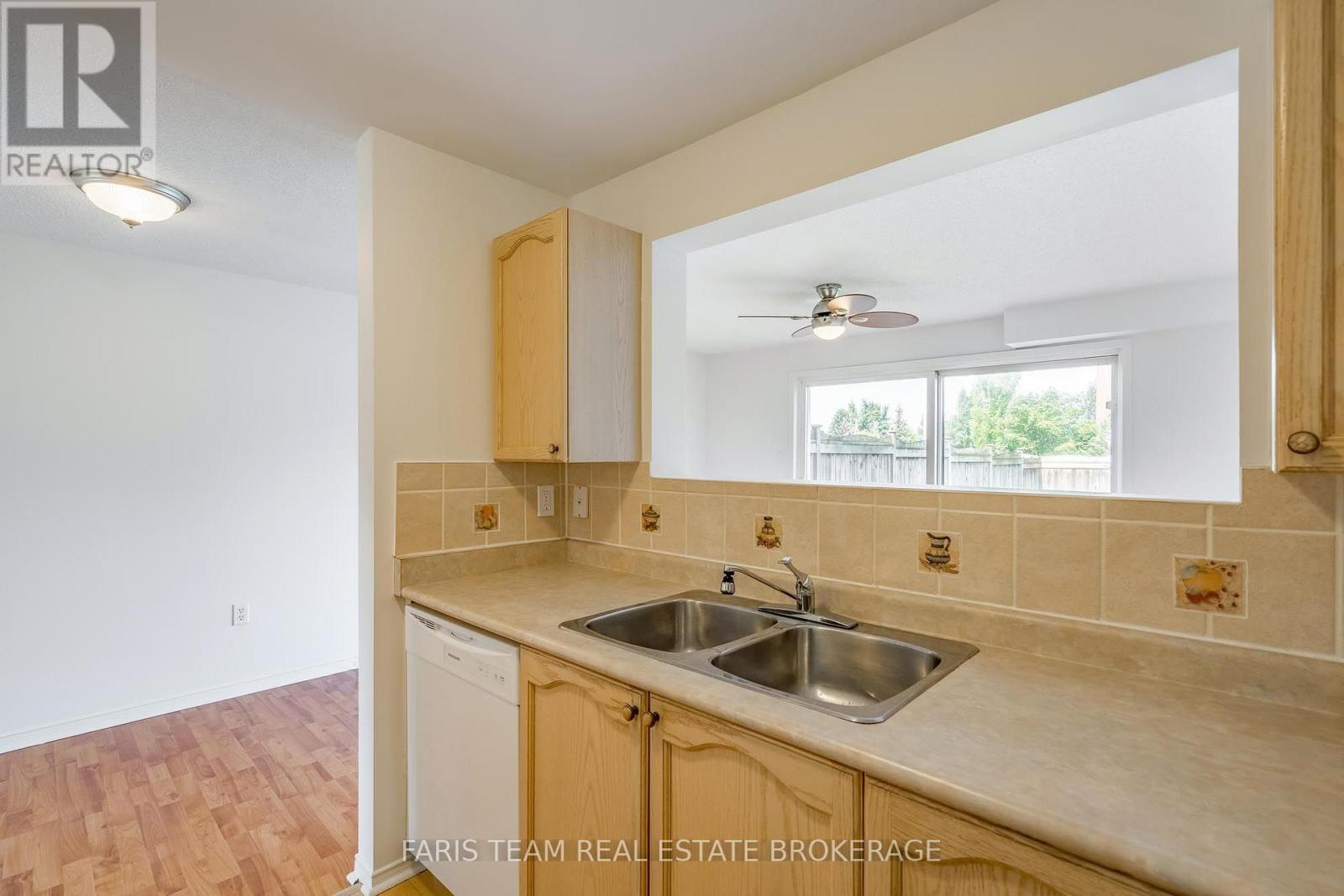 6 RAYMOND CRESCENT - 7