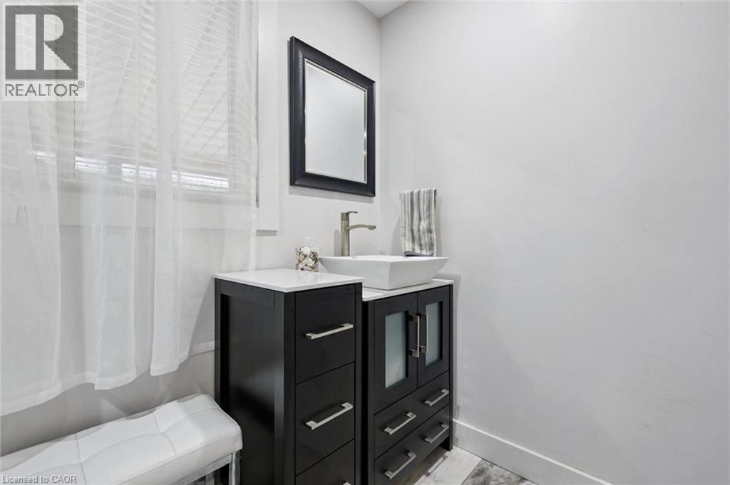 14 ASH Street - Image 15