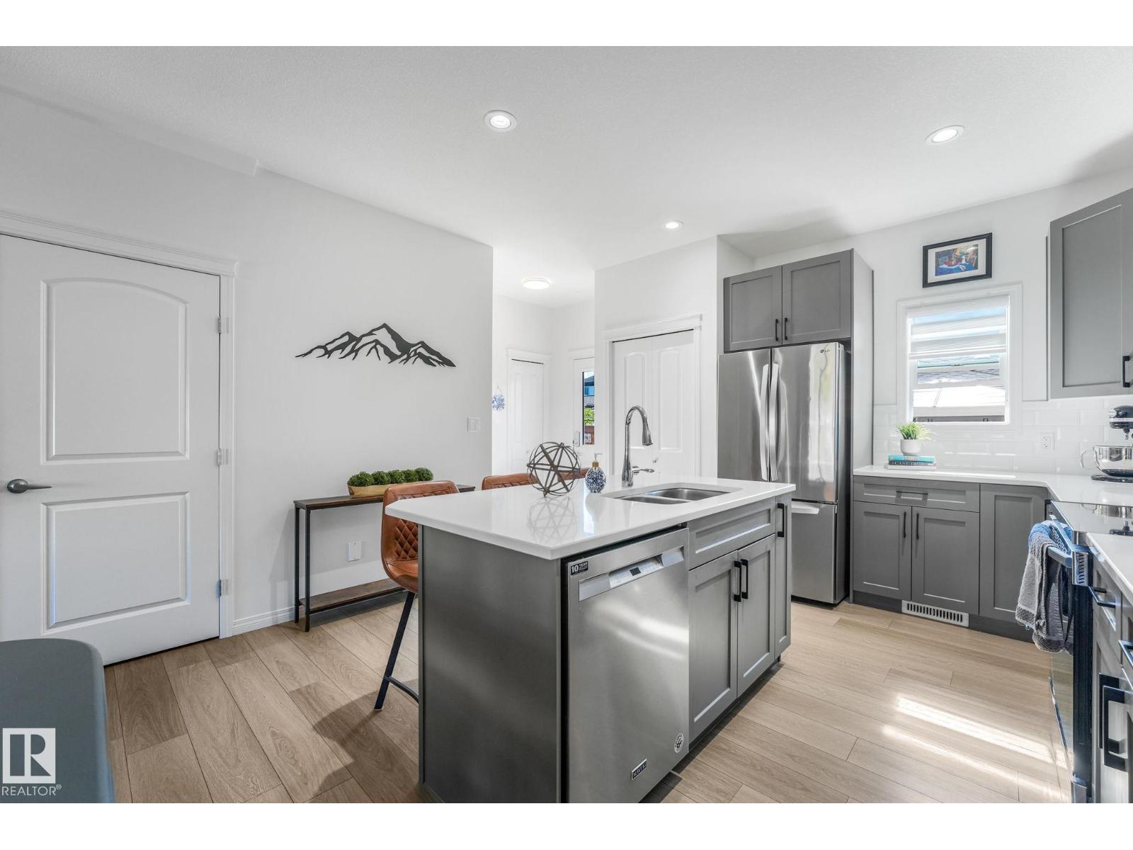 4417 38 ST - 21