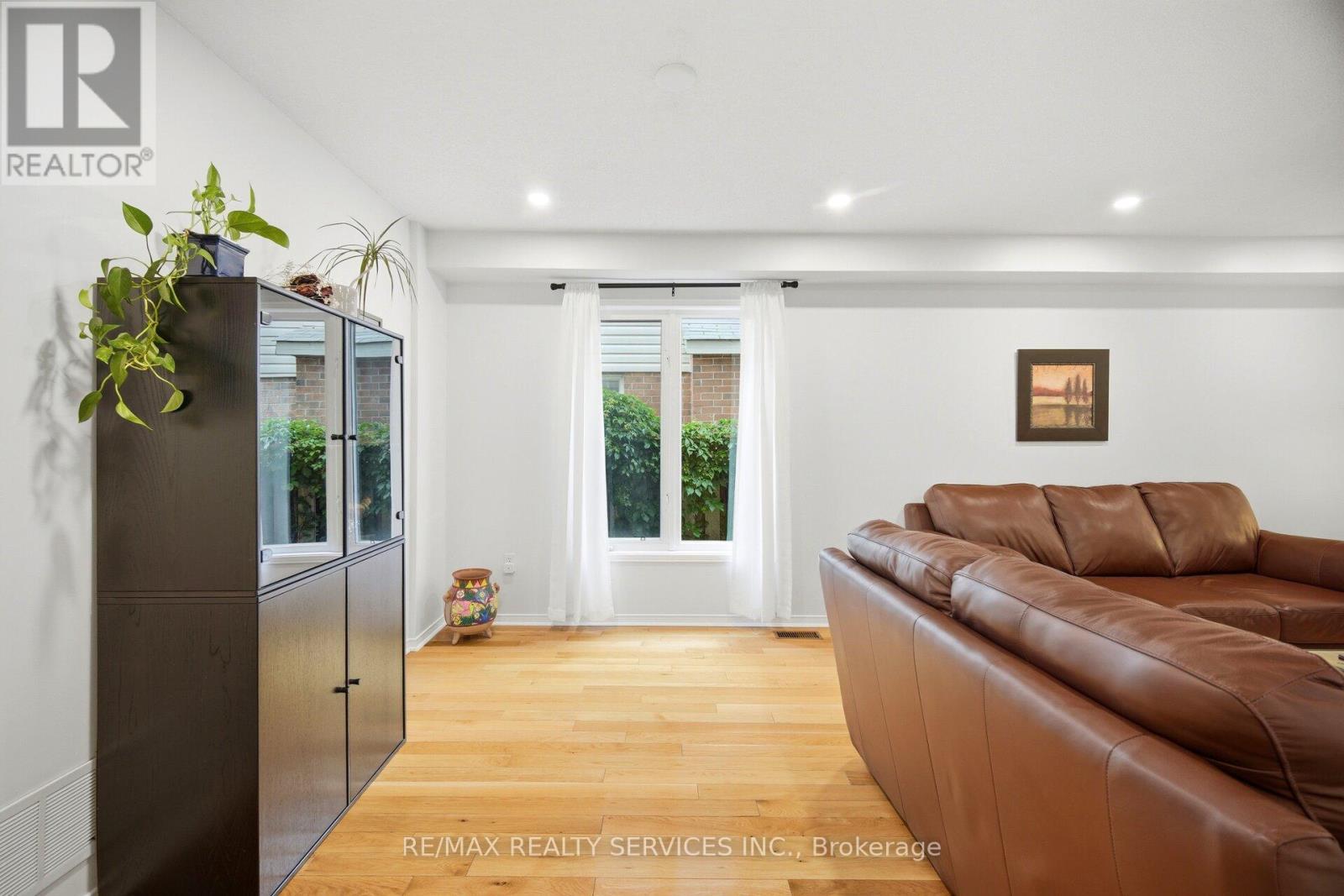 38 FURROWS END - 10