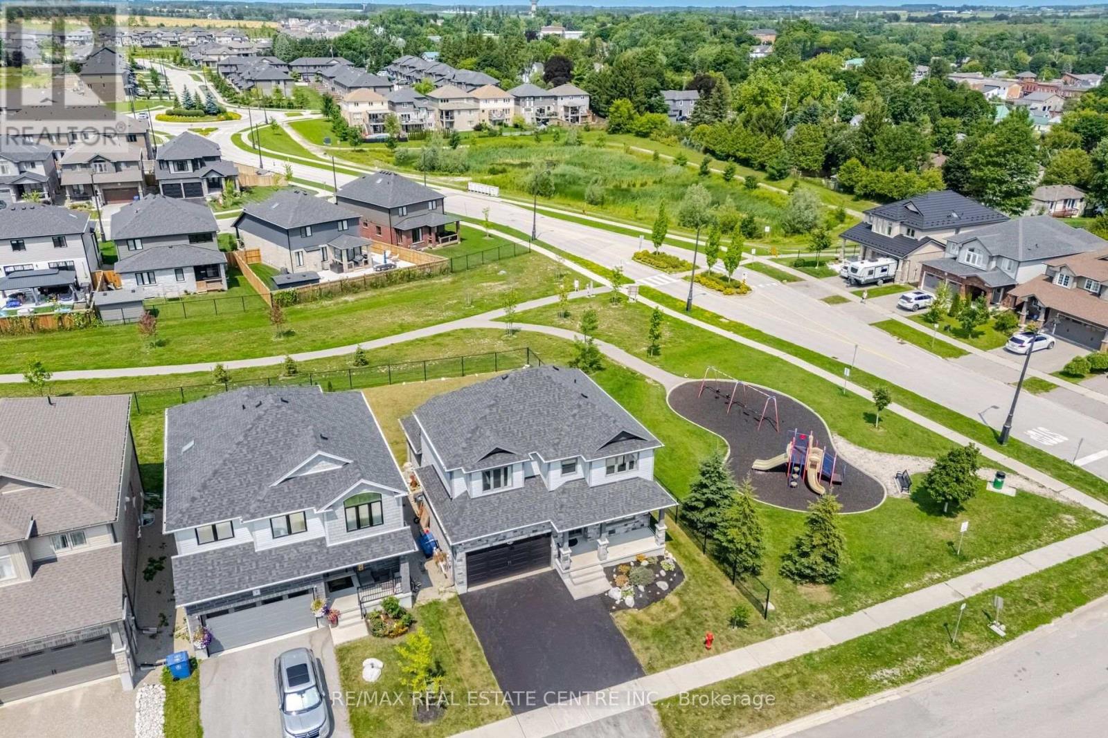 1 GRUNDY CRESCENT - 2
