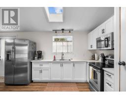 Bath (# pieces 1-6) - 31 Amber Avenue, Milton, PE C1E1Z4 Photo 7