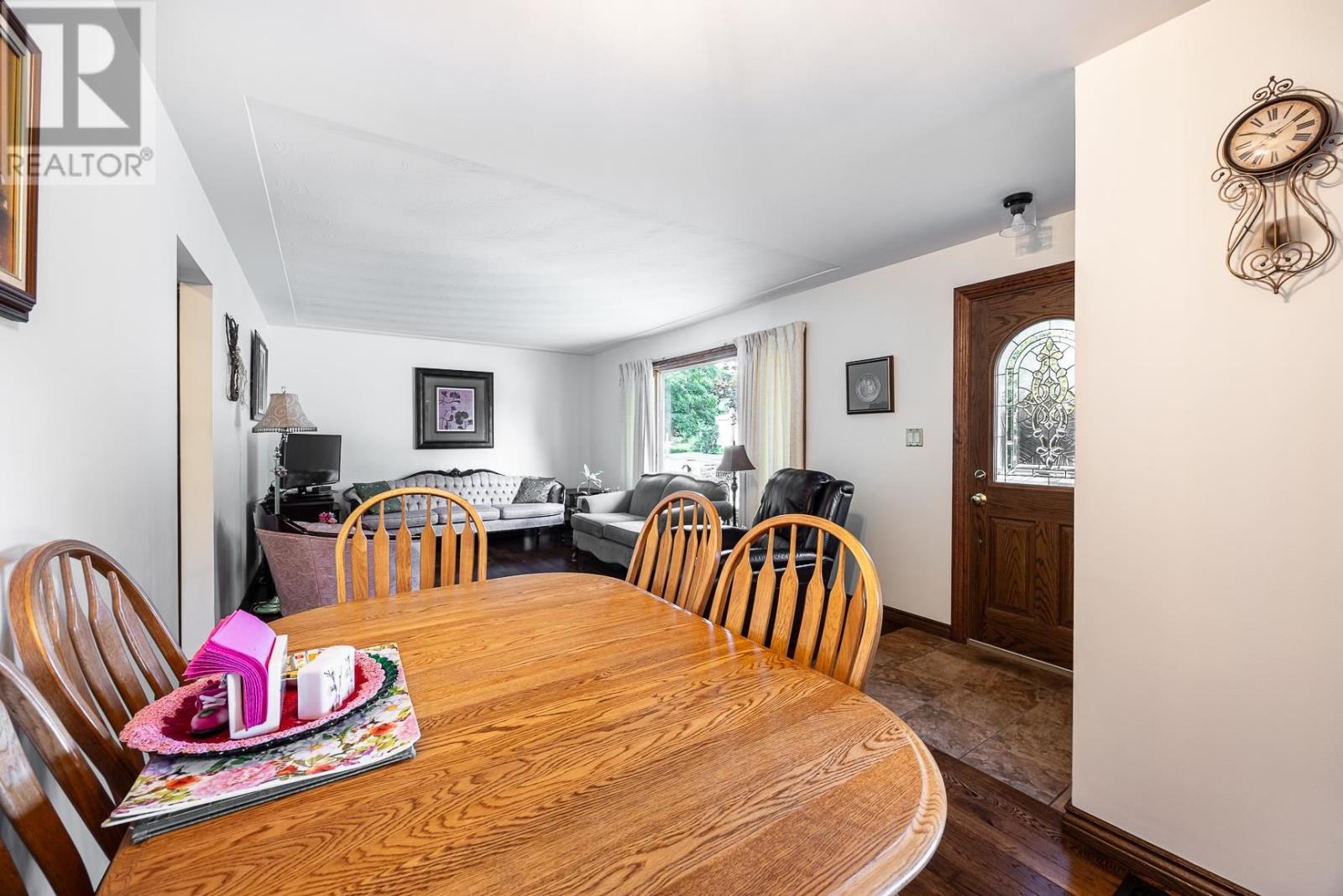16 Tuckett ST - Image 12
