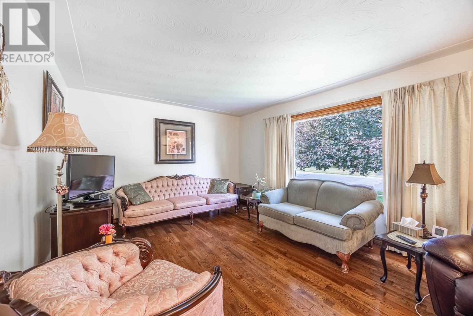 16 Tuckett ST - Image 13