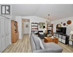 6315 Tower Road, Sechelt, BC V7Z0T7 Photo 9