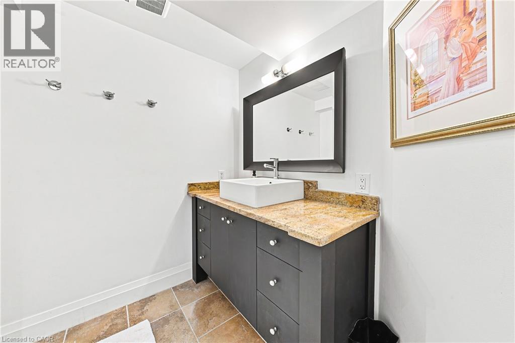 794 FALCON Boulevard - 31