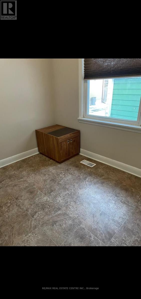 UPPER - 41 BELLEVIEW AVENUE E — photo 3
