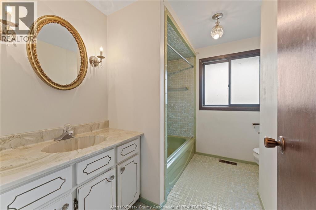 5860 Ninth STREET - Image 21