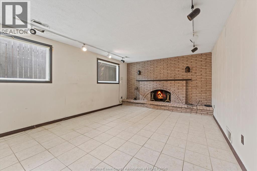 5860 Ninth STREET - Image 22