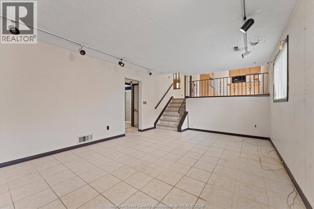 5860 Ninth STREET - Image 23