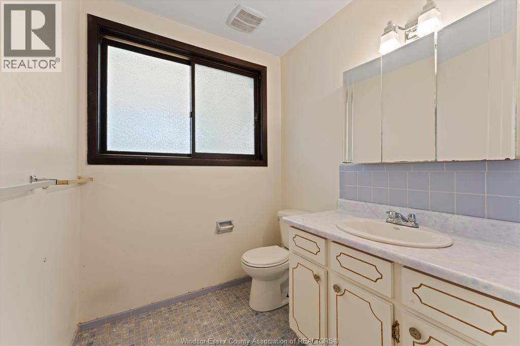 5860 Ninth STREET - Image 26