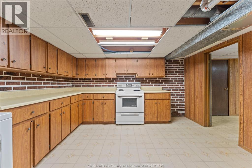 5860 Ninth STREET - Image 28