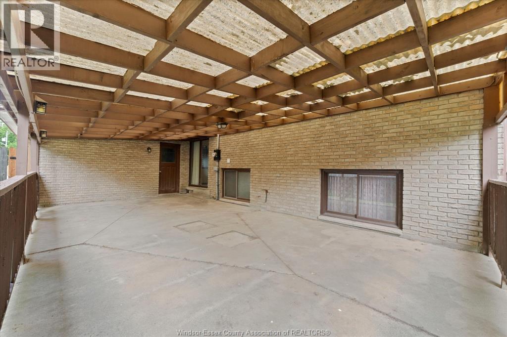 5860 Ninth STREET - Image 32