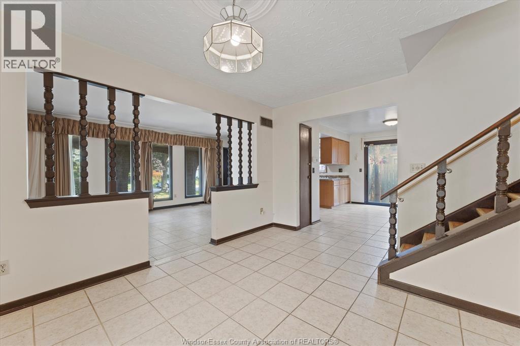 5860 Ninth STREET - Image 8
