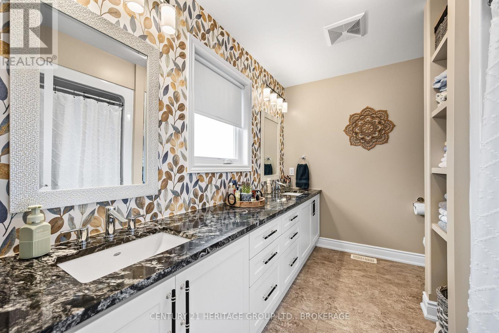 1530 ALBANY DRIVE - Image 17