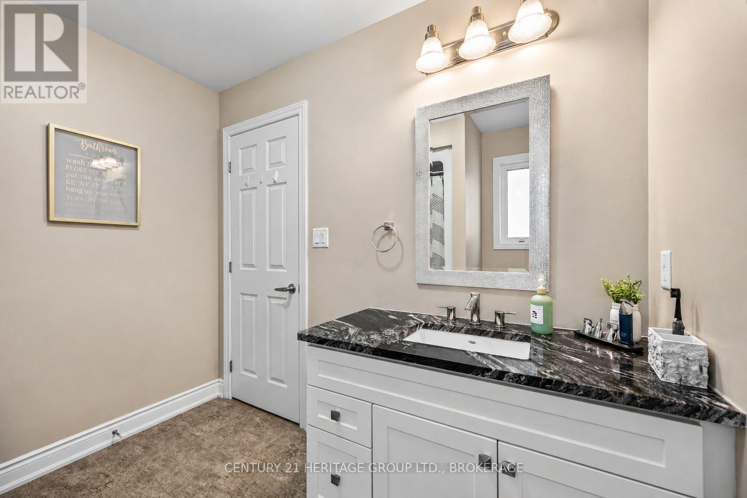 1530 ALBANY DRIVE - Image 23