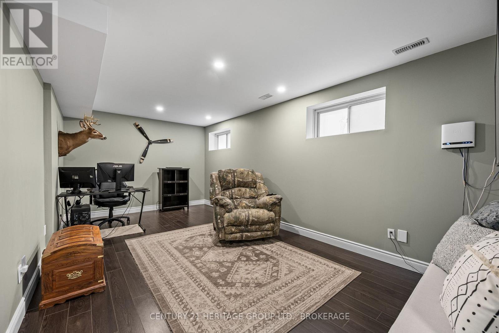 1530 ALBANY DRIVE - Image 25