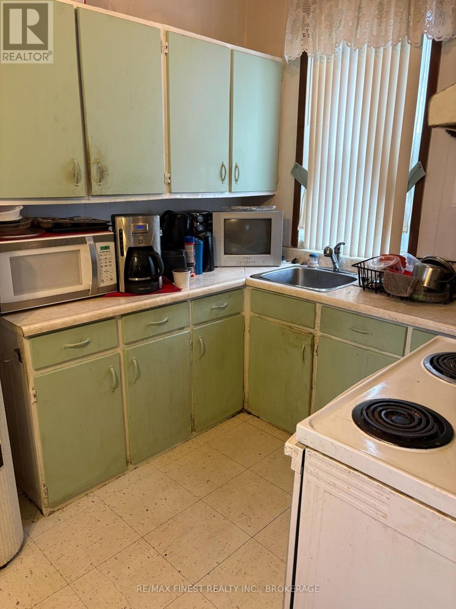 226 DANIS AVENUE - Image 11