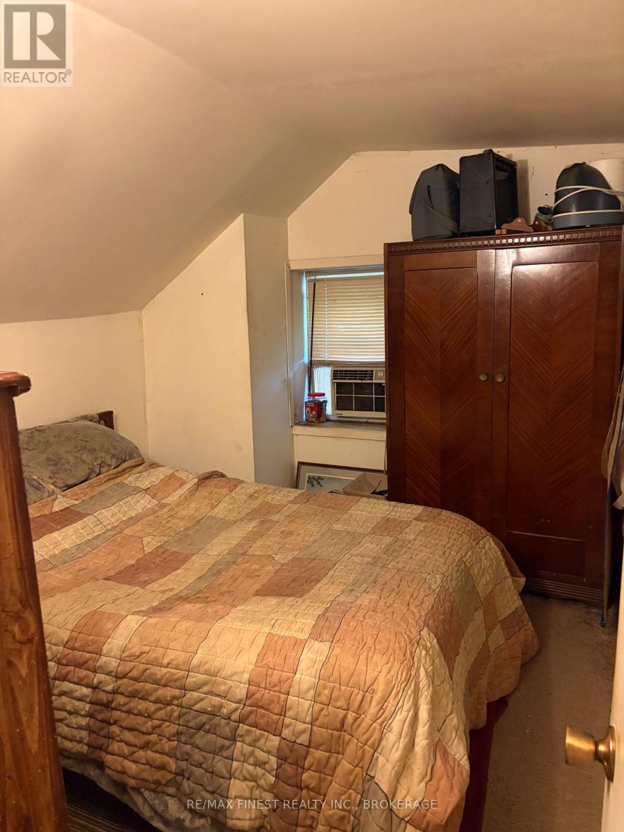 226 DANIS AVENUE - 5