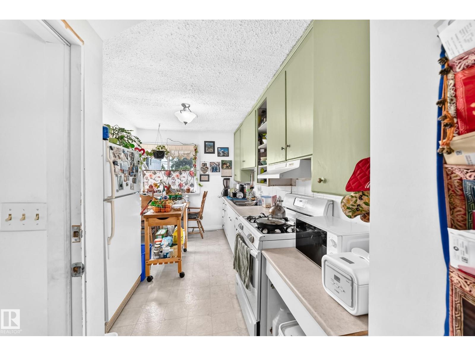 12031 90 Street NW - Photo 9