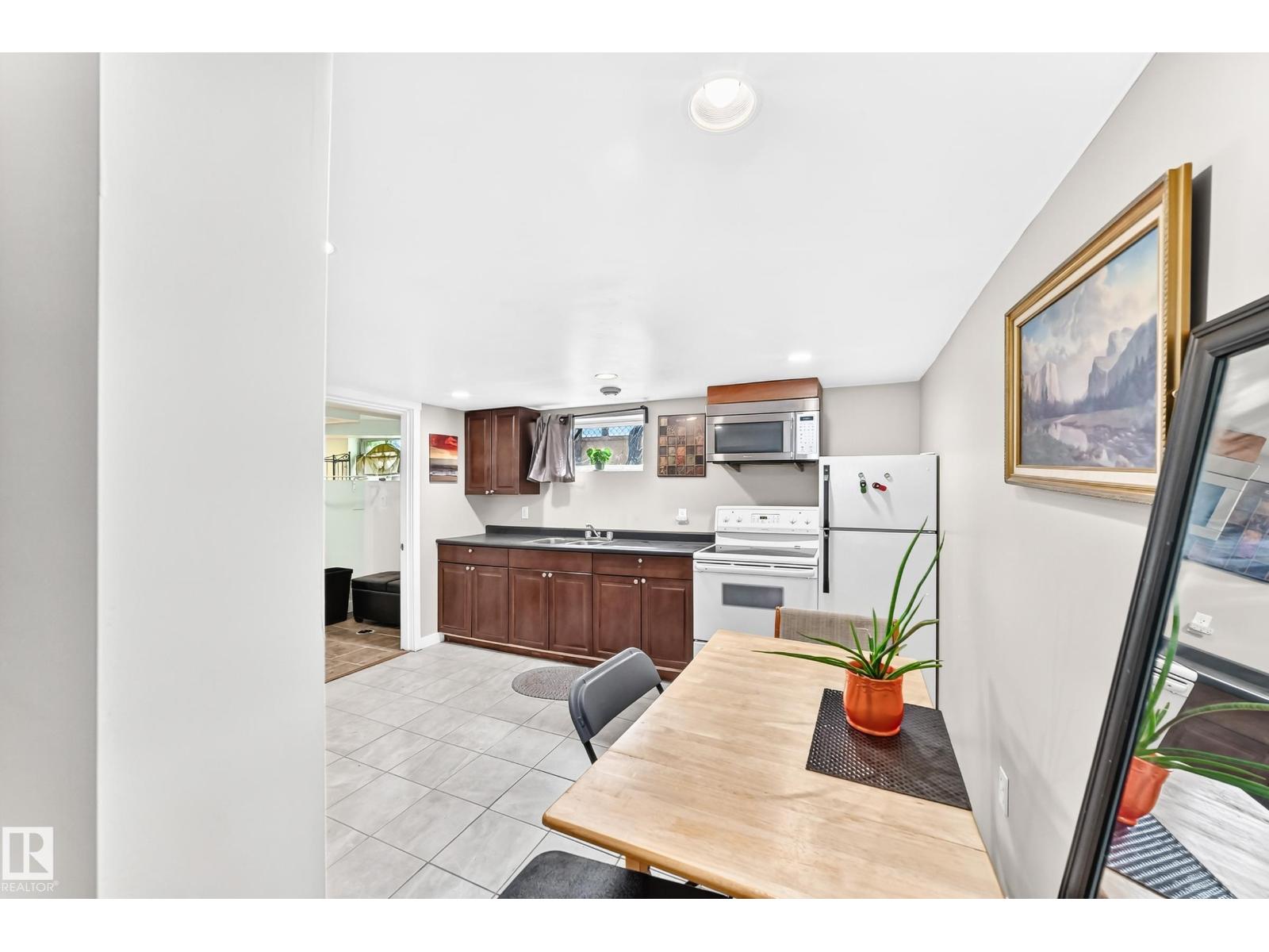 12031 90 ST NW - 22