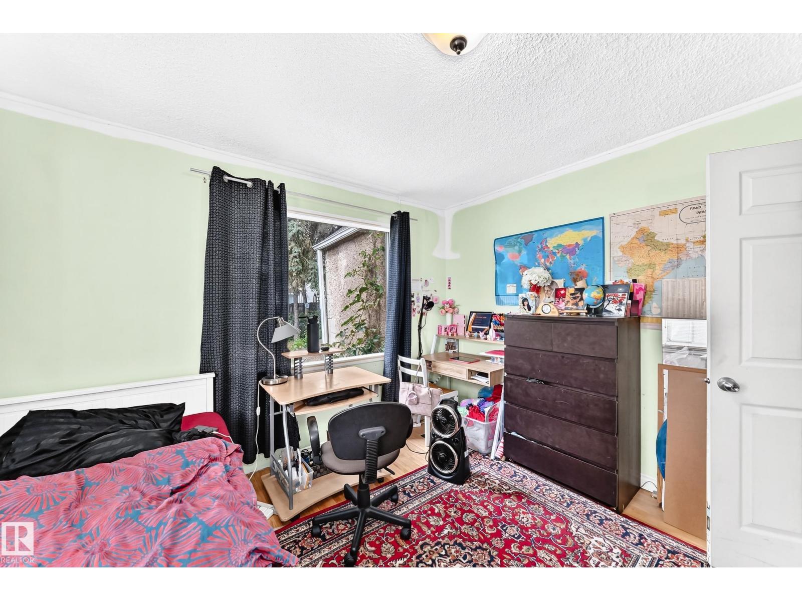 12031 90 ST NW - 12