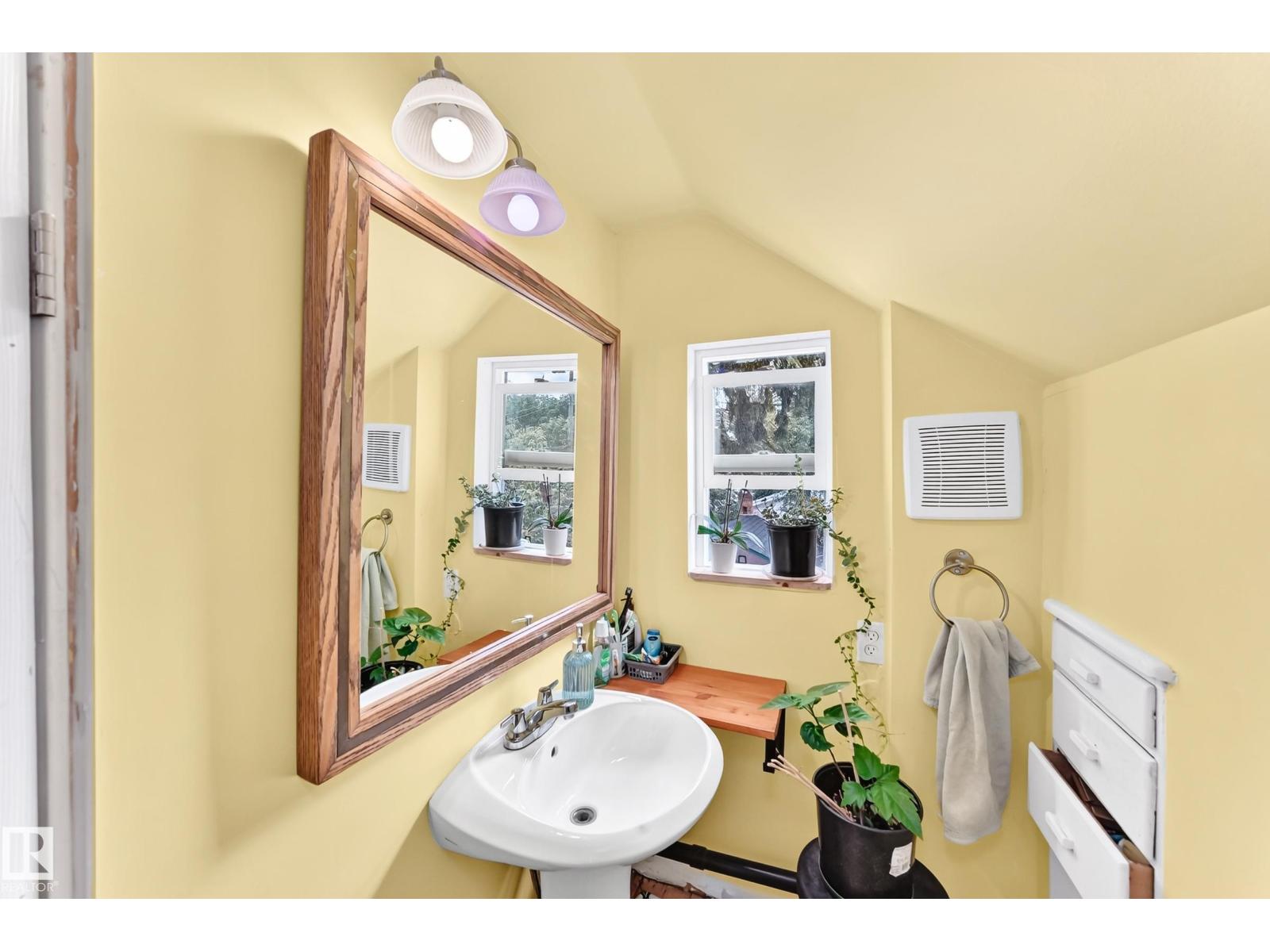 12031 90 ST NW - 21