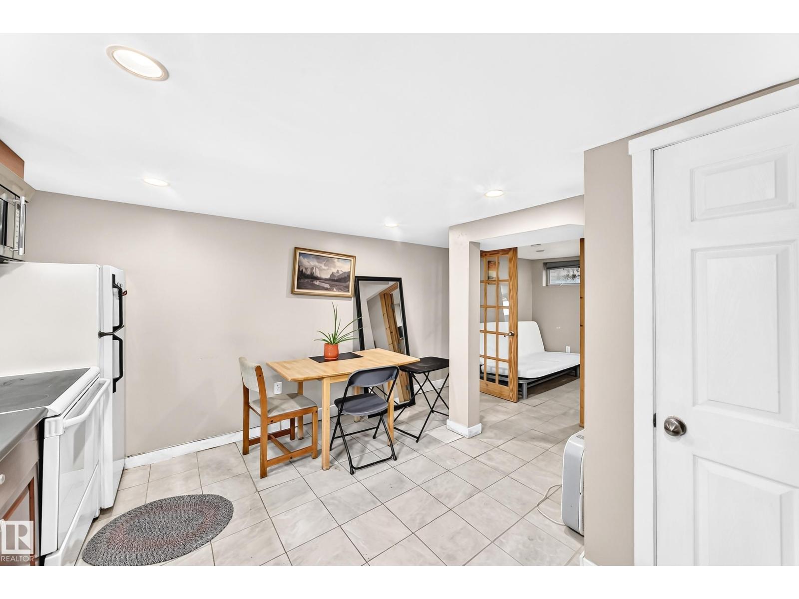 12031 90 ST NW - 26