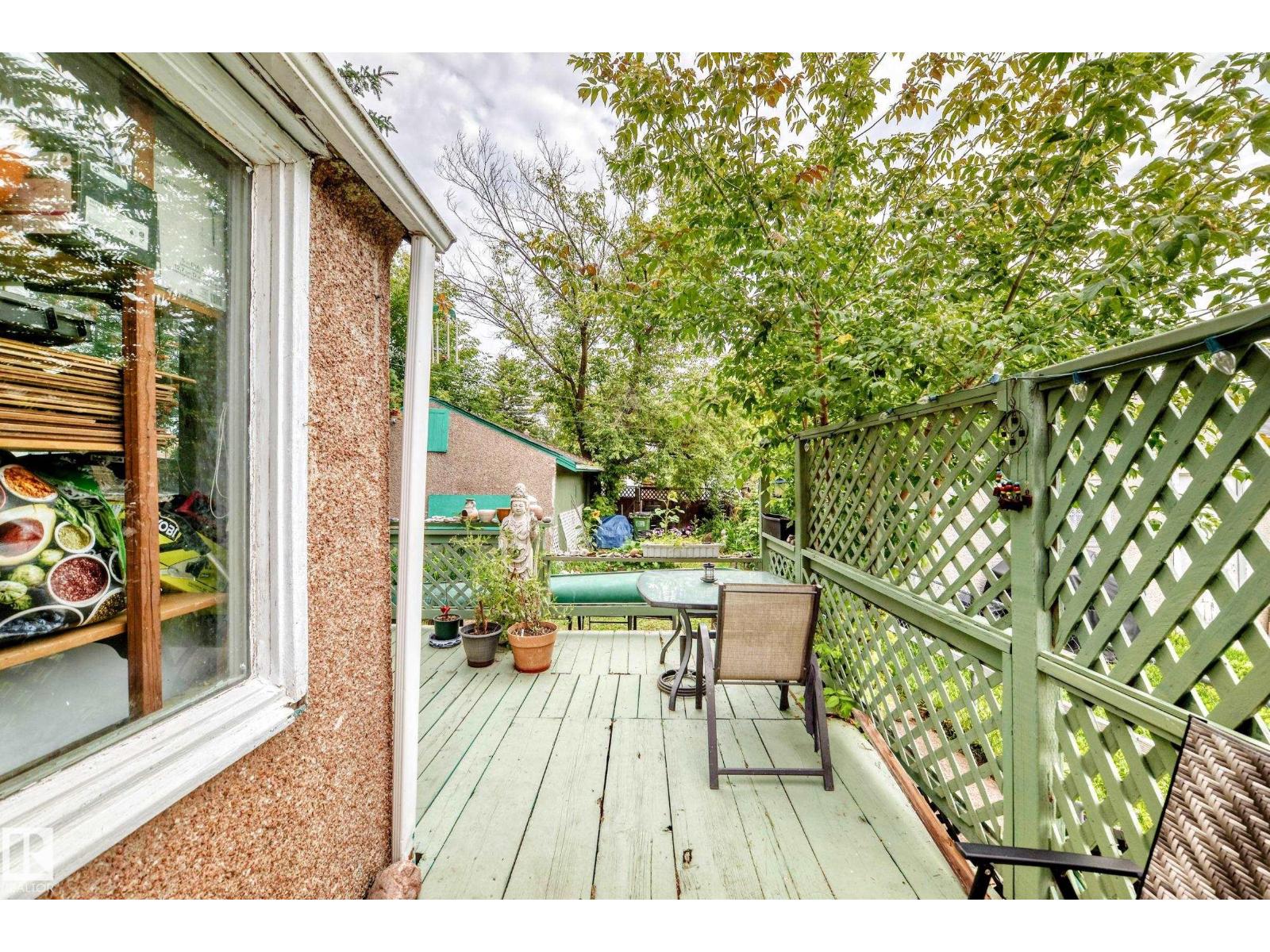 12031 90 Street NW - Photo 33