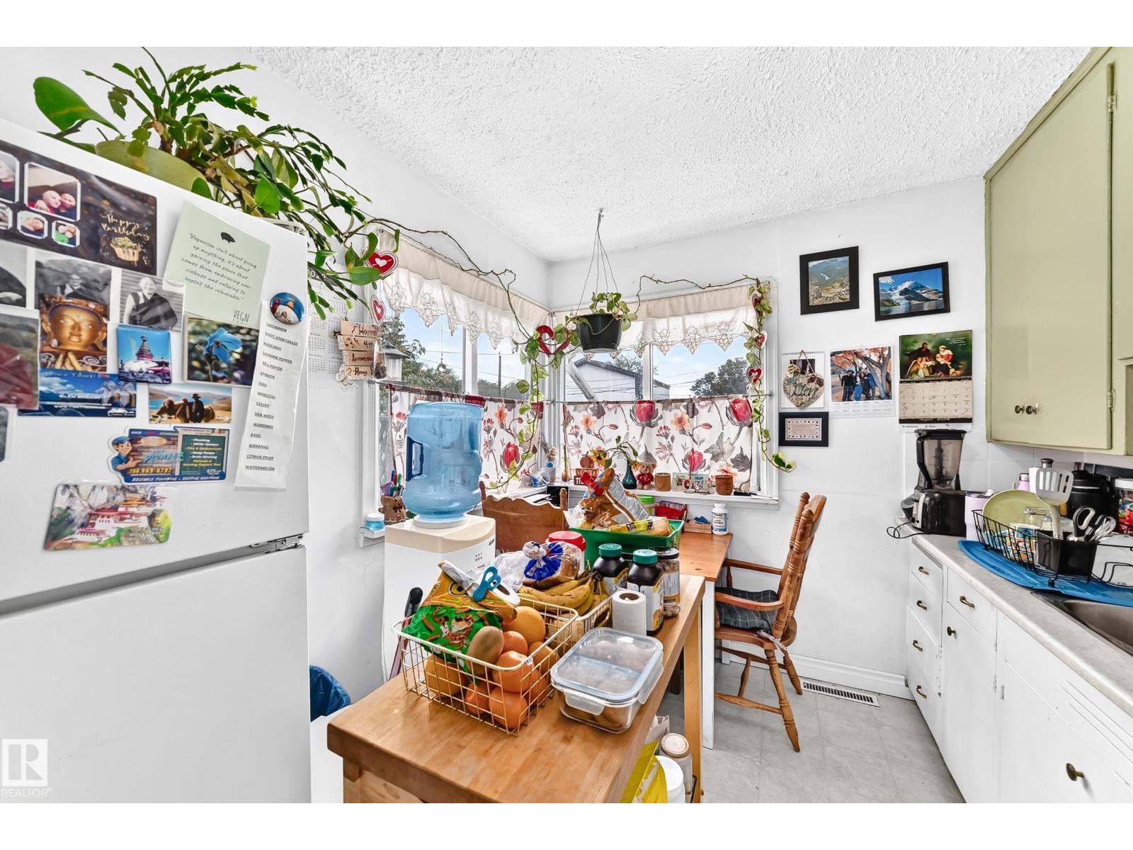 12031 90 Street NW - Photo 8