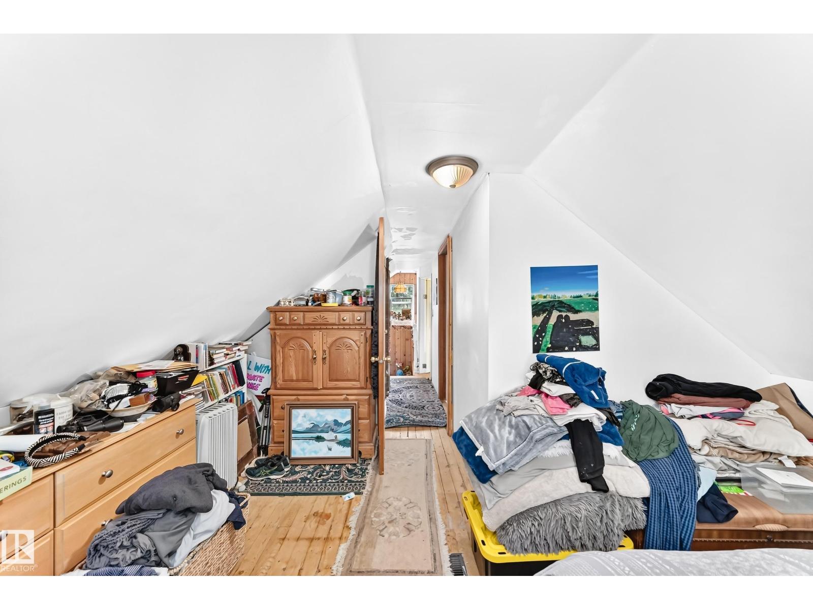 12031 90 ST NW - 18