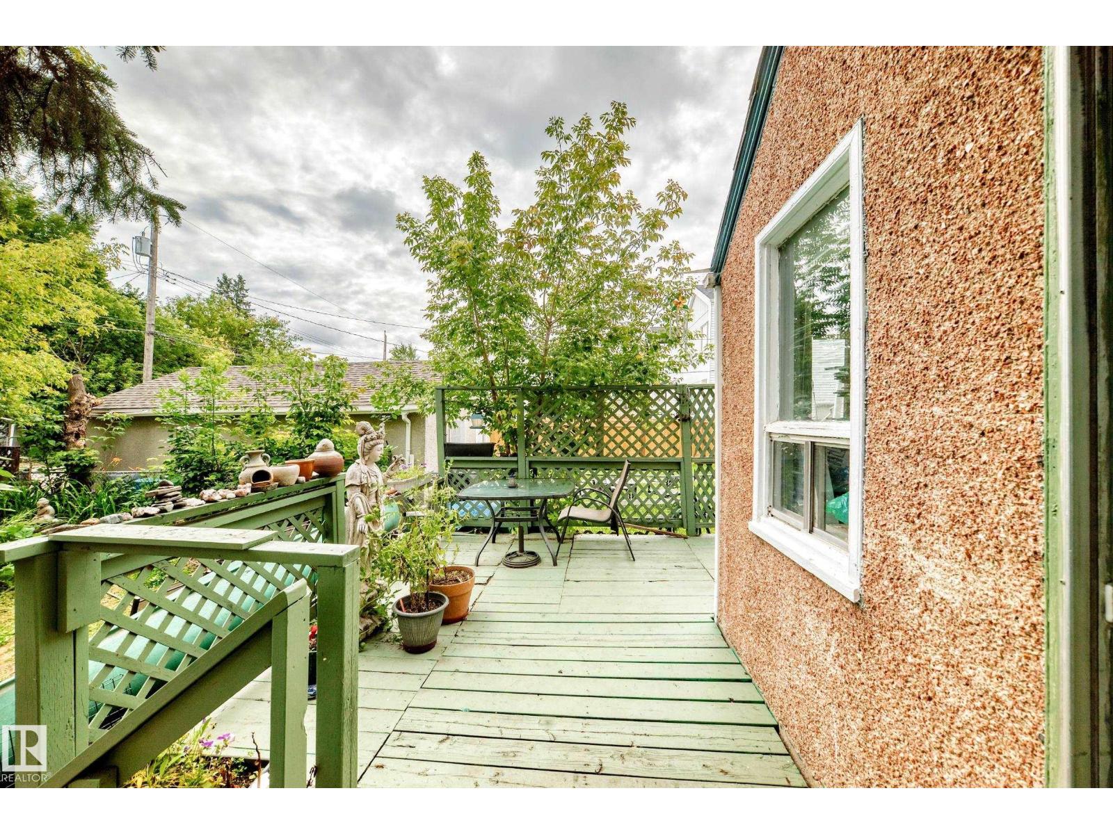 12031 90 Street NW - Photo 36