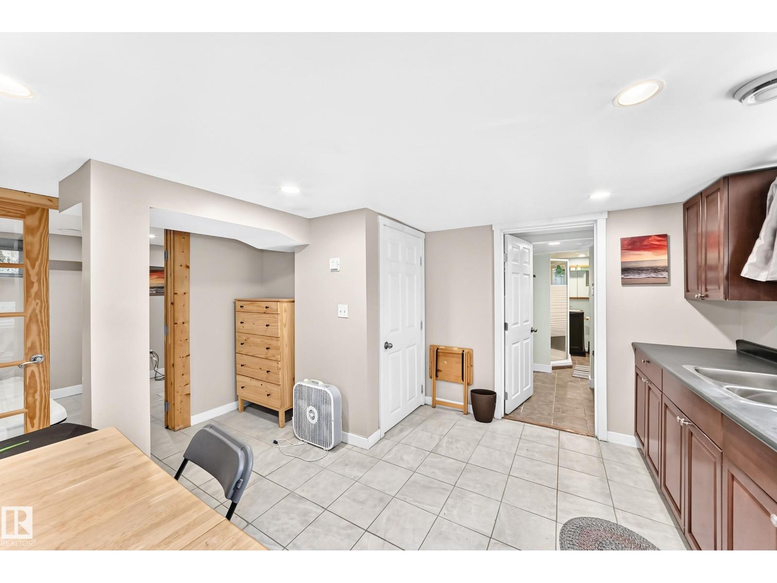 12031 90 ST NW - 27
