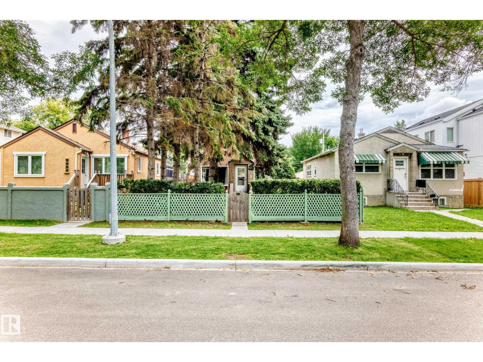 12031 90 Street NW - Photo 43