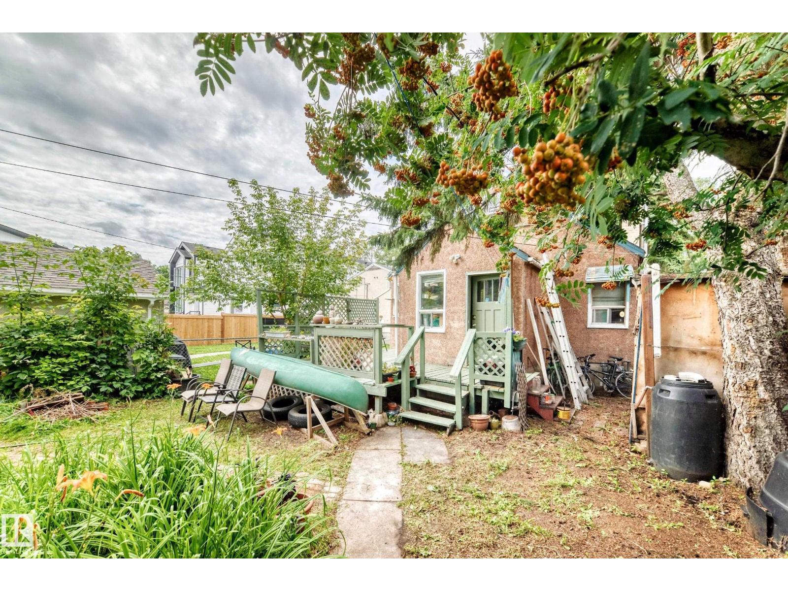 12031 90 Street NW - Photo 38