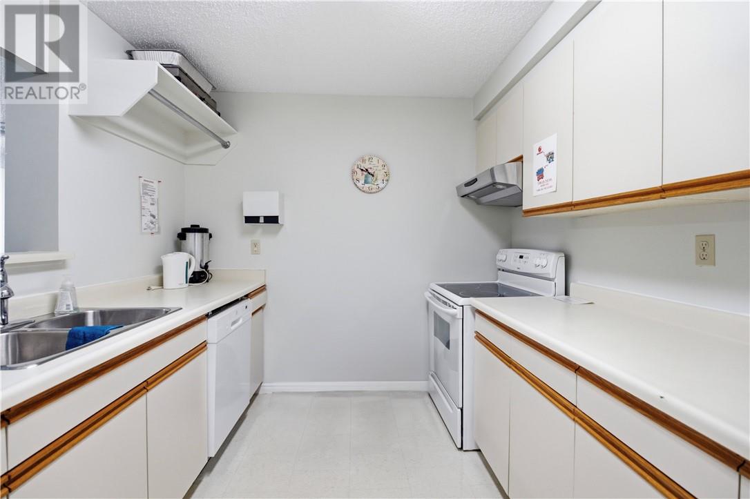 2000 Regent Unit# 501 - Image 31