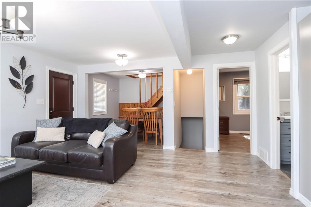 883 Howey Drive - 9