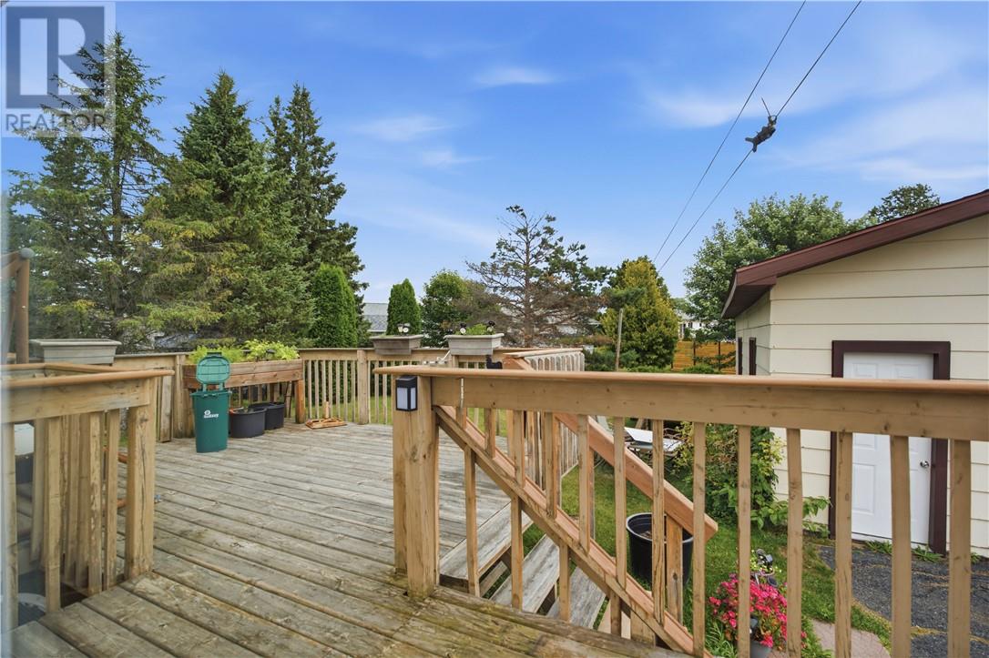 799 Belanger Street - 33