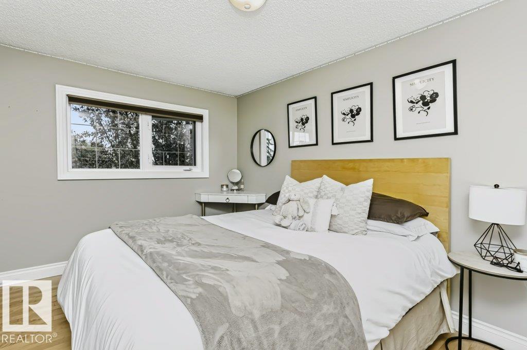 4707 108 AV NW - 16