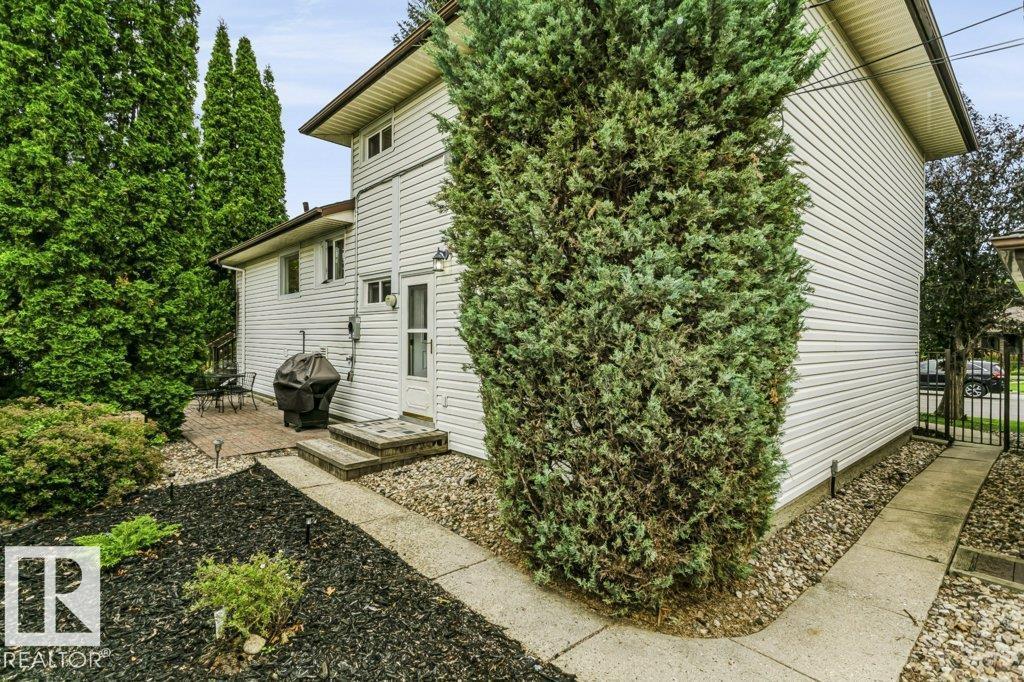 4707 108 Avenue NW - Photo 39