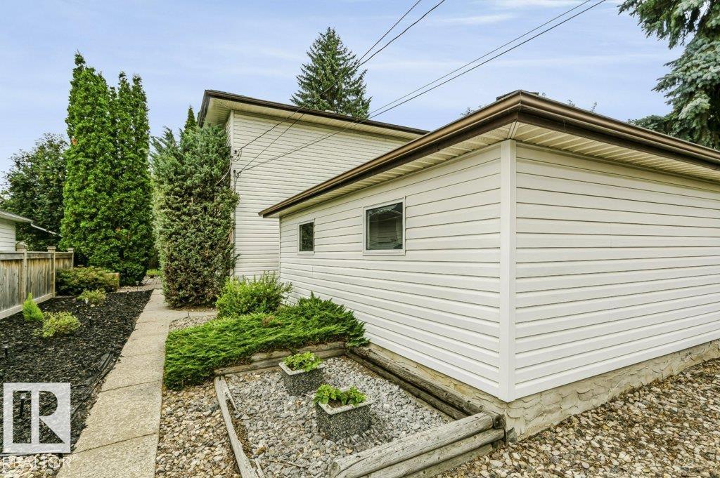 4707 108 AV NW - 40