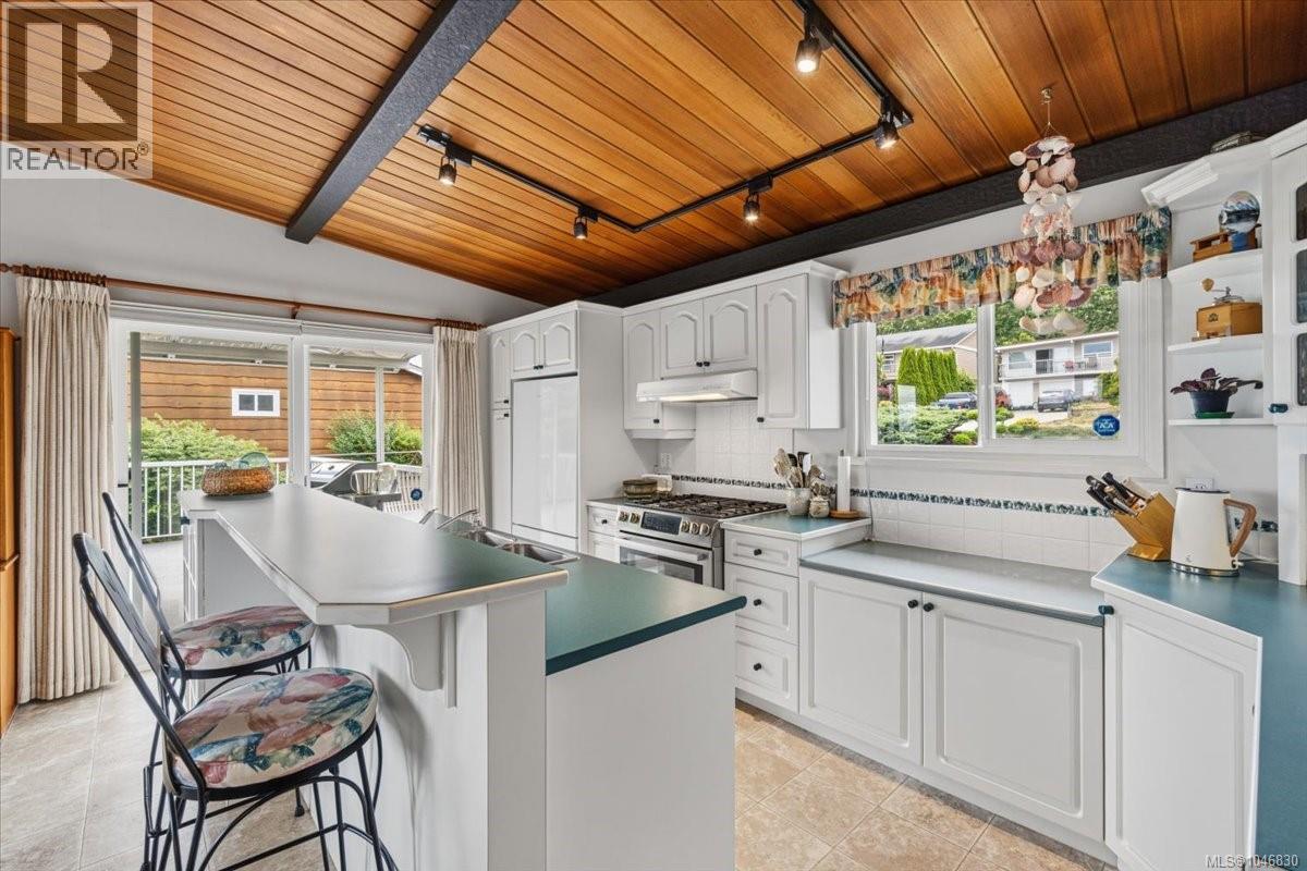 2820 Cosgrove Cres - 19