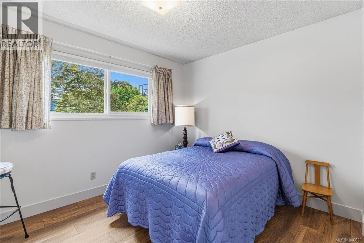 2820 Cosgrove Cres - 26