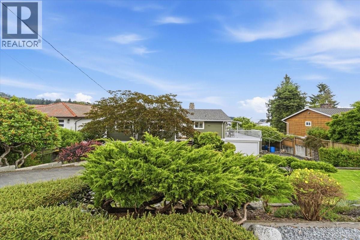 2820 Cosgrove Cres - 6