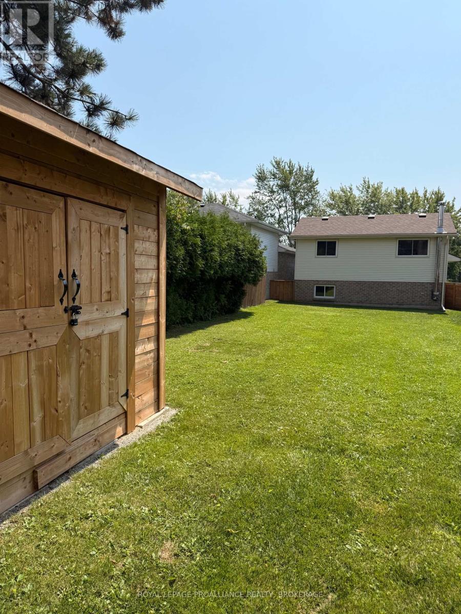 16 GRENADIER DRIVE - 33