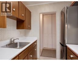 401 964 Heywood Ave, Victoria, BC V8V2Y5 Photo 9