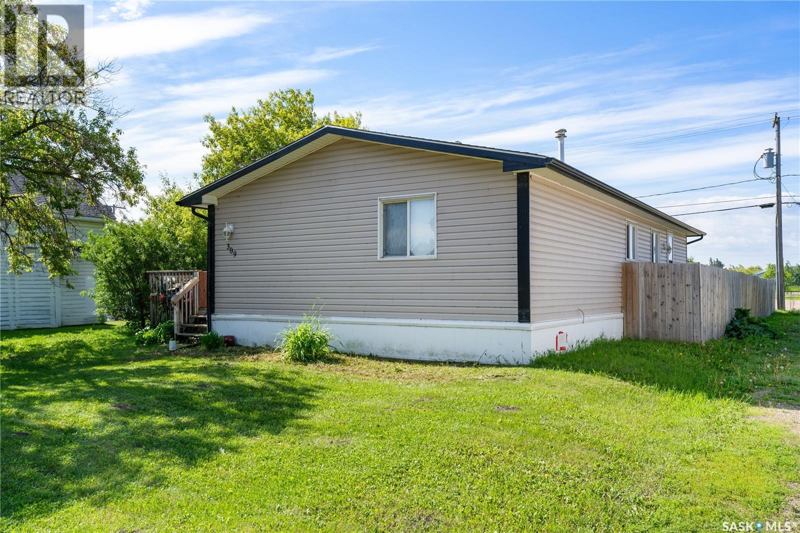 309 Burrows AVENUE W - 1