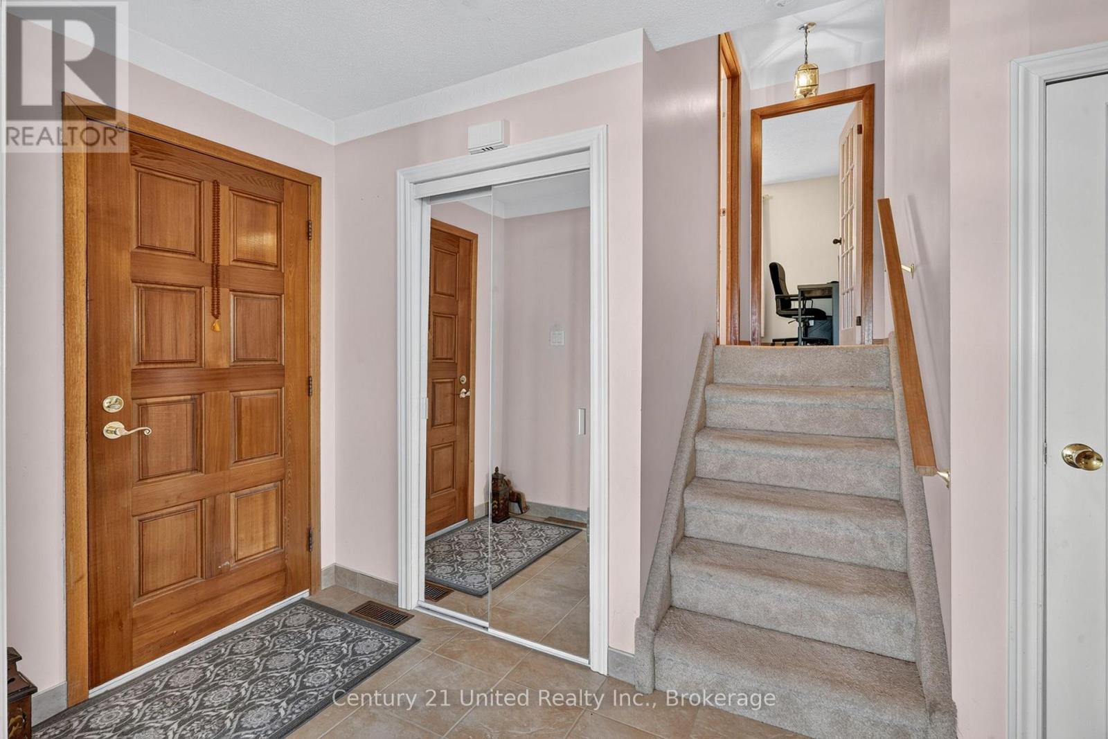 1696 APPLEWOOD CRESCENT - Image 10