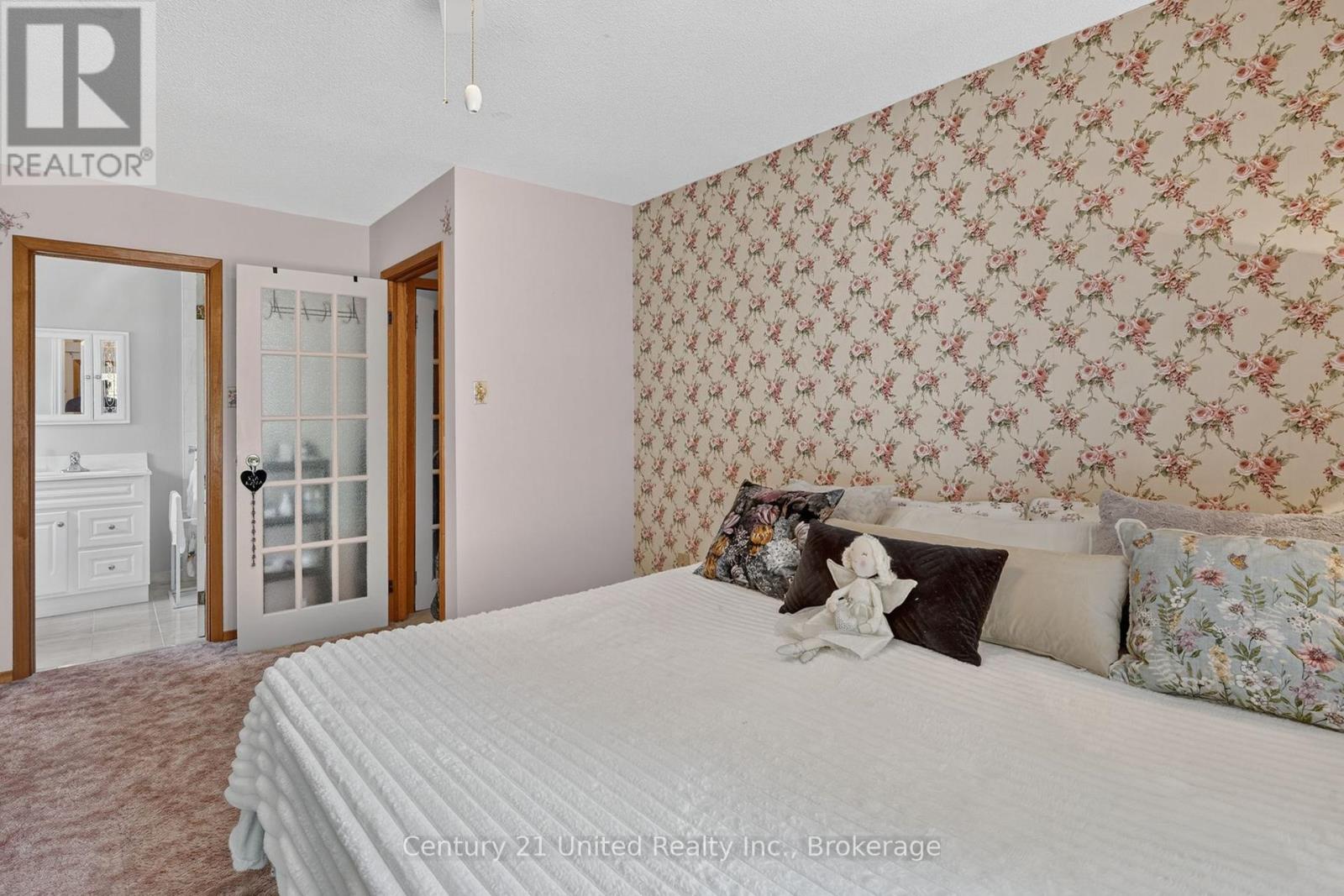 1696 APPLEWOOD CRESCENT - Image 16
