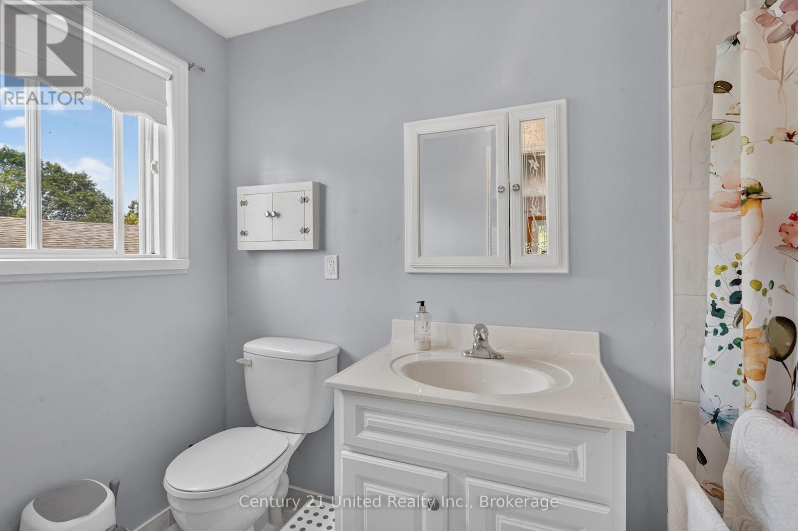 1696 APPLEWOOD CRESCENT - Image 17